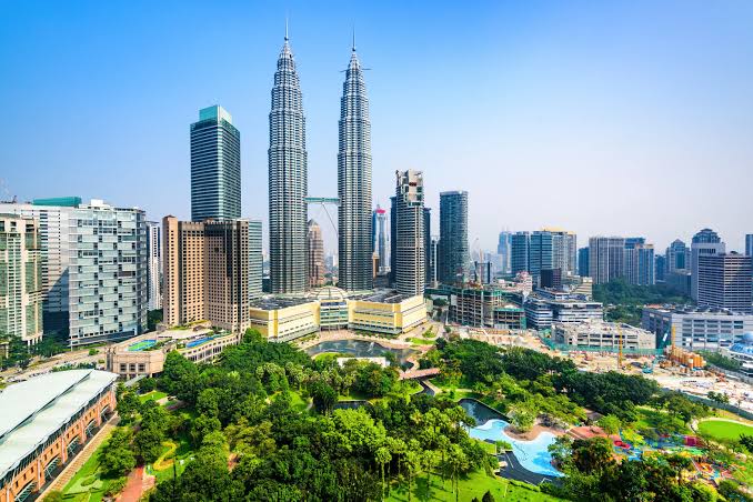 الخارجية تعلن عن نظام جديد يطبق على المسافرين إلى ماليزيا